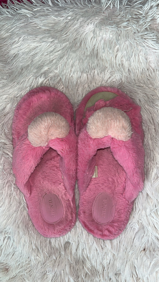 fuzzy heart slippers ꨄ︎